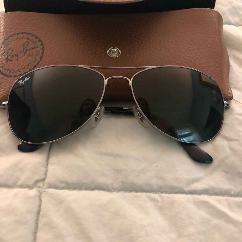 Black ray bans with silver rim